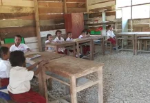 Tiga Tahun Belajar di Sekolah Darurat, Siswa SDN 40 Maraina Menanti Perhatian Pemda