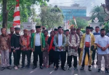 Tokoh Adat Buru Temui Gubernur Hendrik Bahas Pembangunan