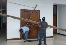 Dibohongi Bupati, Warga Hatu Palang Kantor Negeri