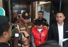 Rompi Oranye untuk Eks Kadis PUPR Maluku, Kasus Air Bersih Haruku Seret 6 Tersangka