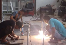 Warga Binaan Lapas Ambon Terampil Produksi Meja