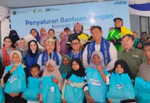 Menko Pangan dan Dirut BULOG Pantau Penyaluran Bantuan Beras di Ambon
