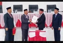 Wakil Bupati Selfinus Kainama Sampaikan KUA-PPAS 2027 di Paripurna DPRD SBB