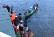 Tim Gabungan Salurkan Bantuan Air Bersih di Tual