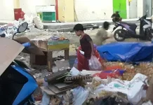 Mengais Rupiah demi Ongkos Sekolah: Cerita Pemulung Cilik di Amplas Ambon