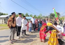 Hadiri Maulid Nabi di La’Ala, Alimudin Kulatlena Disambut Tarian Adat