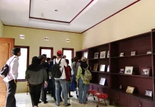 Napak Tilas Sejarah & Pentas Seni, Semesta Raya Sastra 1.0