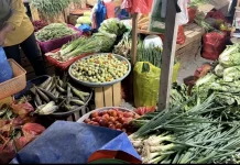 Ramai sejak Subuh, Harga Sayuran di Pasar Batu Merah Ambon Lebih Murah