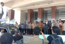 Demo Blok Masela Memanas, Mahasiswa Kena Semprot Hendrik Lewerissa
