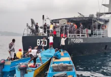 Satrol Kodaeral IX Bagikan Sembako kepada Nelayan di Perairan Fakfak
