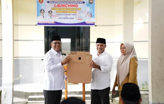 Bupati Maluku Tengah Hadirkan Mesin Cetak KTP di Tehoru