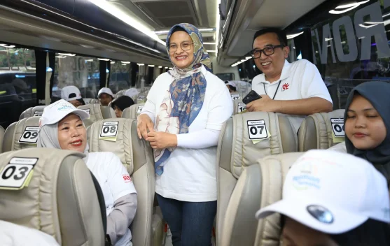 Telkom Salurkan Bantuan CSR Rp2 Miliar untuk Madrasah dan Anak Yatim