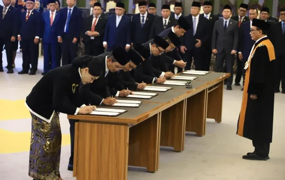 Ketua MA Ambil Sumpah Anggota Dewan Komisioner  OJK