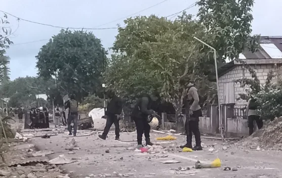 Bentrok Pemuda di Malra; Satu Warga Tewas, Polisi Luka hingga Rumah Dibakar