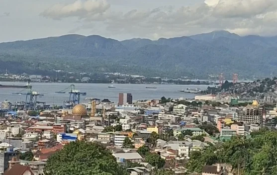 Pasar Apung Hatukau, Solusi Mengembalikan Keindahan Teluk Ambon yang Tercemar