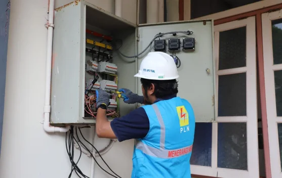 PLN Siagakan Listrik Andal Dukung Bakti Sosial Kemensos di Maluku Tenggara