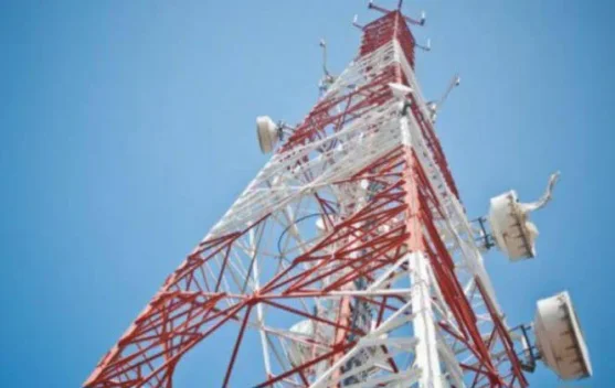 Atasi Blank Spot, Telkomsel Bangun Dua Tower di Buru Selatan