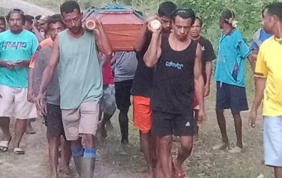Jenazah Nenek 70 Tahun di SBB Digotong 4 Kilometer, akibat Akses Jalan Rusak Parah