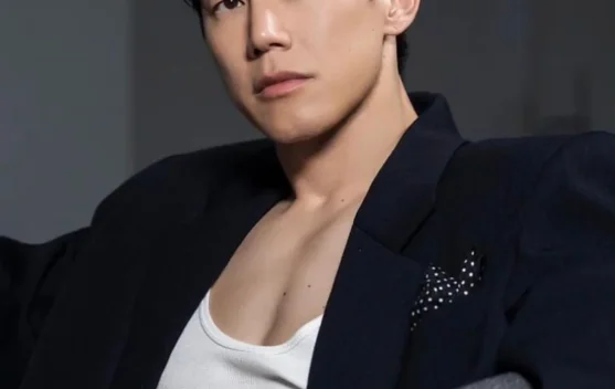 Kim Moo Yul Kembali Bersinar di serial Netflix 'Teach You a Lesson'