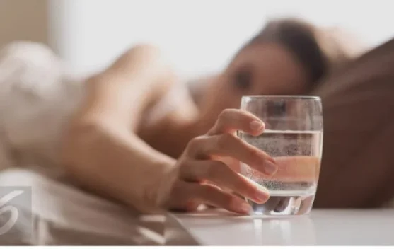 Minum Air Putih Pagi Hari Bantu Jaga Kebugaran Tubuh