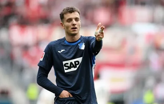 Tertarik Gabung Barcelona, Fisnik Asllani Tunda Kepindahan ke RB Leipzig