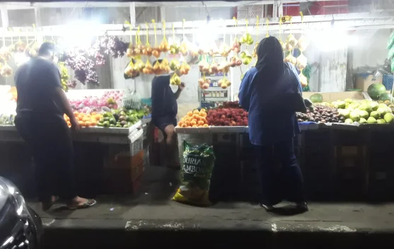 Buka Usaha dari Nol, Pasutri Pedagang Buah di Poka Sukses Kembangkan Lapak Mandiri