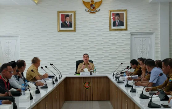 Gubernur Bahas Sengketa Tapal Batas Bersama Komisi I & II DPRD SBB