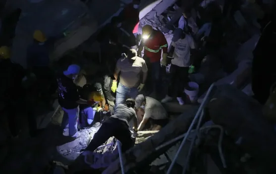 Terjebak 30 jam, Korban Gempa Kolombia Berhasil Dievakuasi