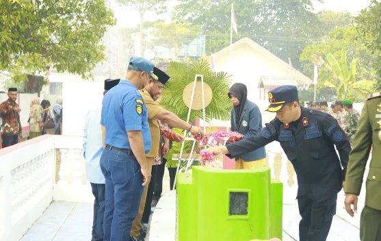 Sambut HUT RI, Lapas Geser-Forkopimcam Sertim Gelar Ziarah di TMP Mayor Abdullah