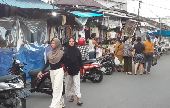 Pakaian Bekas Impor Tetap Diminati, Pedagang Mardika Andalkan Harga Terjangkau