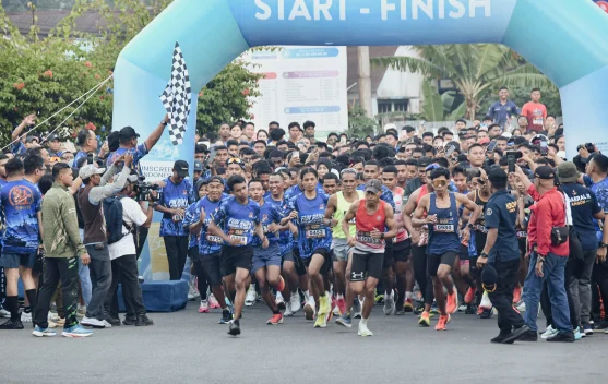 Ribuan Pelari Meriahkan Fun Run HUT ke-81 TNI di Ambon