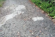 Alami Kerusakan, Jalan menuju SMA 26 Malteng Butuh Perhatian
