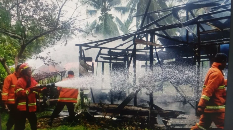 Korsleting Listrik, Rumah Warga Labiabae di Ampana Kota Hangus Terbakar