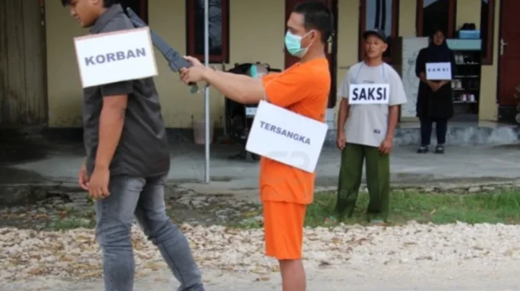 Rekonstruksi Pembunuhan Dua Warga Digelar di Asrama Polres