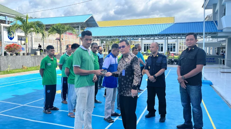 Warga Binaan Lapas Luwuk Terima Premi Hasil Karya Produktif Berdaya