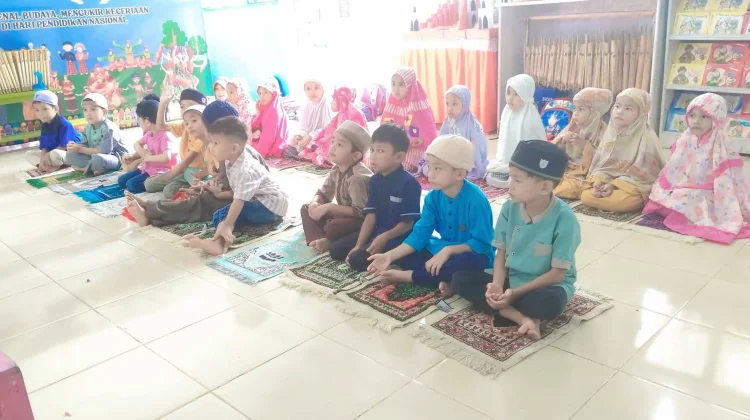 RA Ulumul Qur’an Yayasan Fajar Terang Melaksanakan Shalat Dhuha Berjamaah