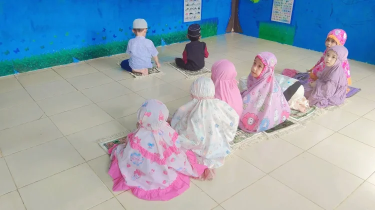 RA Ulumul Qur’an Yayasan Fajar Terang Melaksanakan Shalat Dhuha Berjamaah