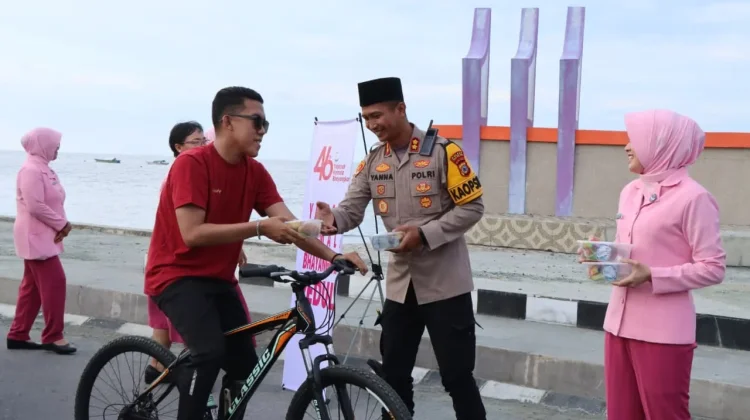 Polres Touna Berbagi Takjil jelang Berbuka
