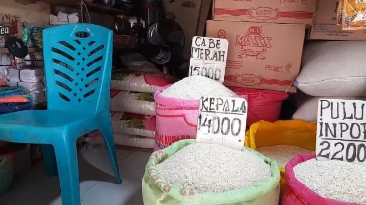 Warga Tojo Una-Una Keluhkan Harga Beras Mahal Harapkan Pasar Bersubsidi