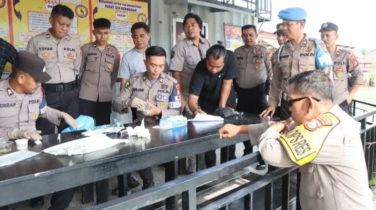 Lima Puluh Sembilan Personel Polres Touna Jalani Tes Urine