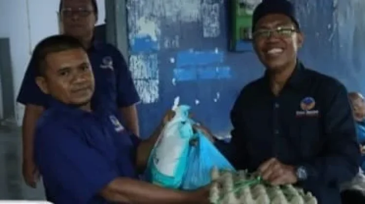 DPD Partai Nasdem Touna Bagi-Bagi Sembako di Bulan Ramadan