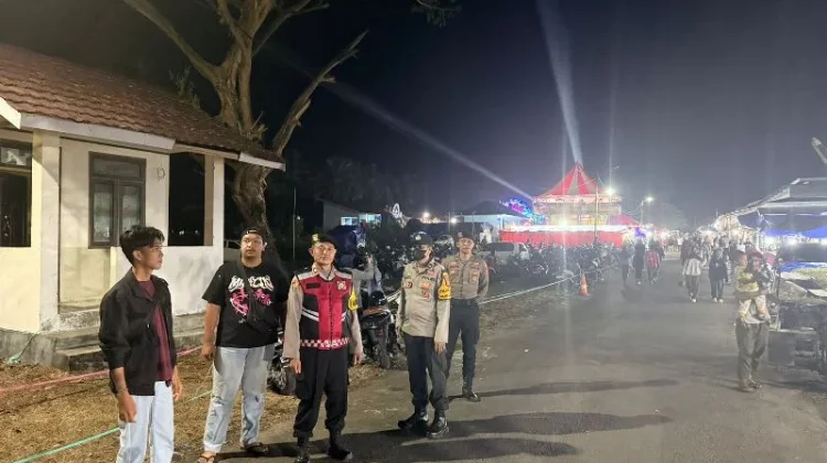 Polres Touna Patroli Pasar Malam Ramadan Ampana
