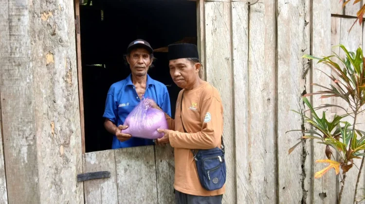 Baznas Touna Distribusikan Zakat Fitrah kepada Mustahik