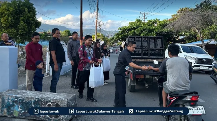 Warga Binaan Lapas Luwuk Berbagi Takjil Hasil Pembinaan Tata Boga