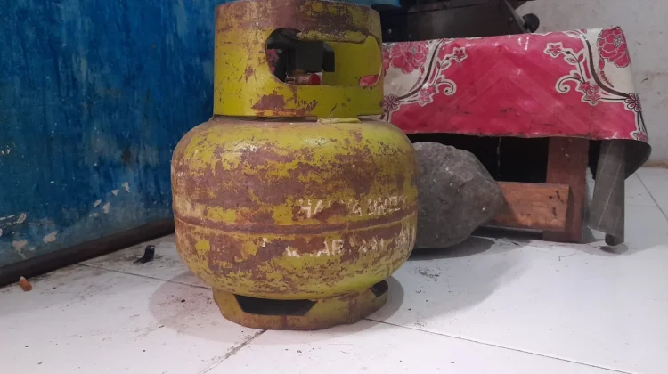 Masyarakat Touna Keluhkan Gas Elpiji 3 Kg Mahal dan Sulit di Dapatkan