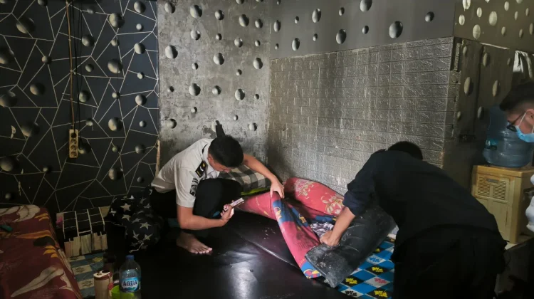 Razia Blok Hunian, Lapas Ampana Temukan HP hingga Pisau Rakitan
