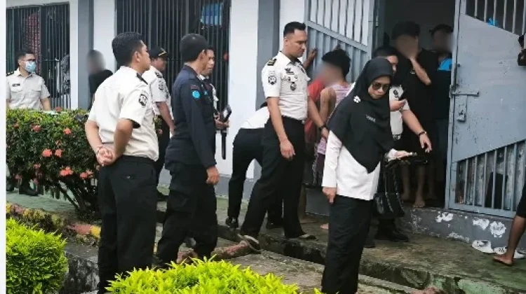 Razia Blok Hunian, Lapas Ampana Temukan HP hingga Pisau Rakitan