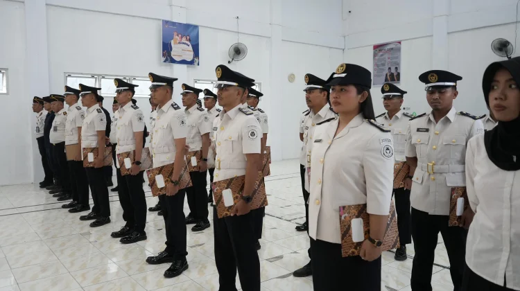 16 Personel Lapas Luwuk Resmi Naik Pangkat Setingkat Lebih Tinggi