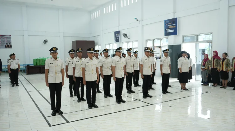 16 Personel Lapas Luwuk Resmi Naik Pangkat Setingkat Lebih Tinggi