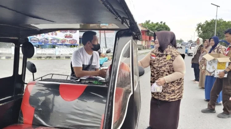 Aksi Nyata Pramuka Touna, Berbagi Takjil dan Menebar Kebaikan